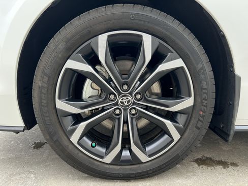 Used 2025 Toyota Sienna Platinum image 12