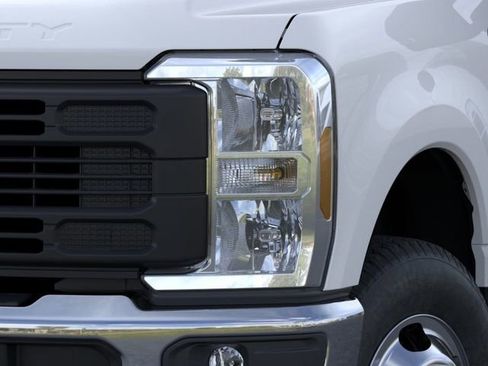 New 2026 Ford F350 XL w/ FX4 Off-Road Package AWD/4WD image 18