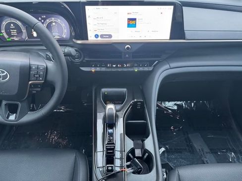 Used 2025 Toyota Crown Signia image 2