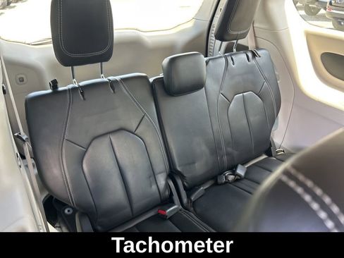 Certified 2023 Chrysler Pacifica Touring-L image 27