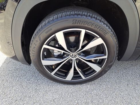 Used 2024 Volkswagen Atlas SEL Premium R-Line image 20