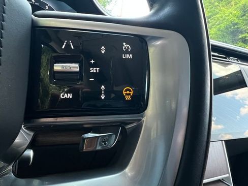 Used 2024 Land Rover Range Rover Long Wheelbase Autobiography image 31