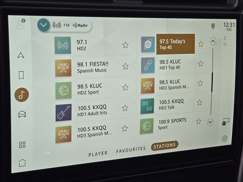 Used 2025 Land Rover Discovery S image 32