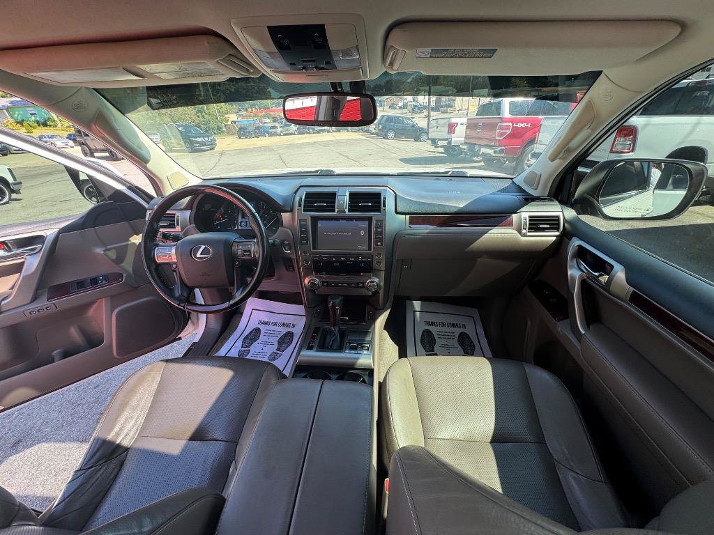 Used 2017 Lexus GX 460 Premium w/ Premium Package AWD/4WD image 25