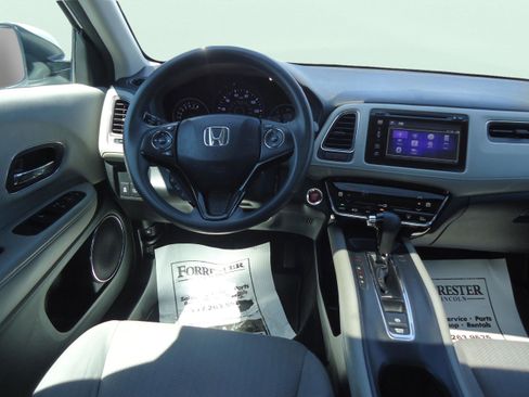 Used 2018 Honda HR-V EX image 12
