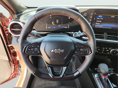 Used 2025 Chevrolet Trax RS w/ Driver Confidence Package FWD image 18