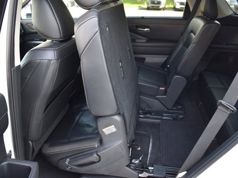 Used 2024 Nissan Pathfinder SL FWD image 53