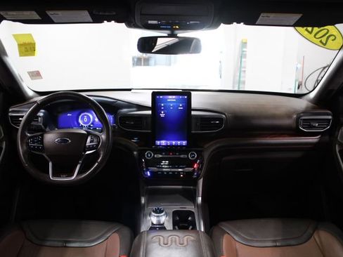 Used 2022 Ford Explorer King Ranch w/ Technology Package image 2