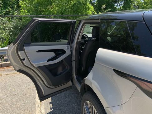 Certified 2024 Land Rover Range Rover Evoque Dynamic SE image 12