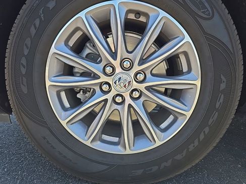 Used 2024 Buick Enclave Essence FWD image 5