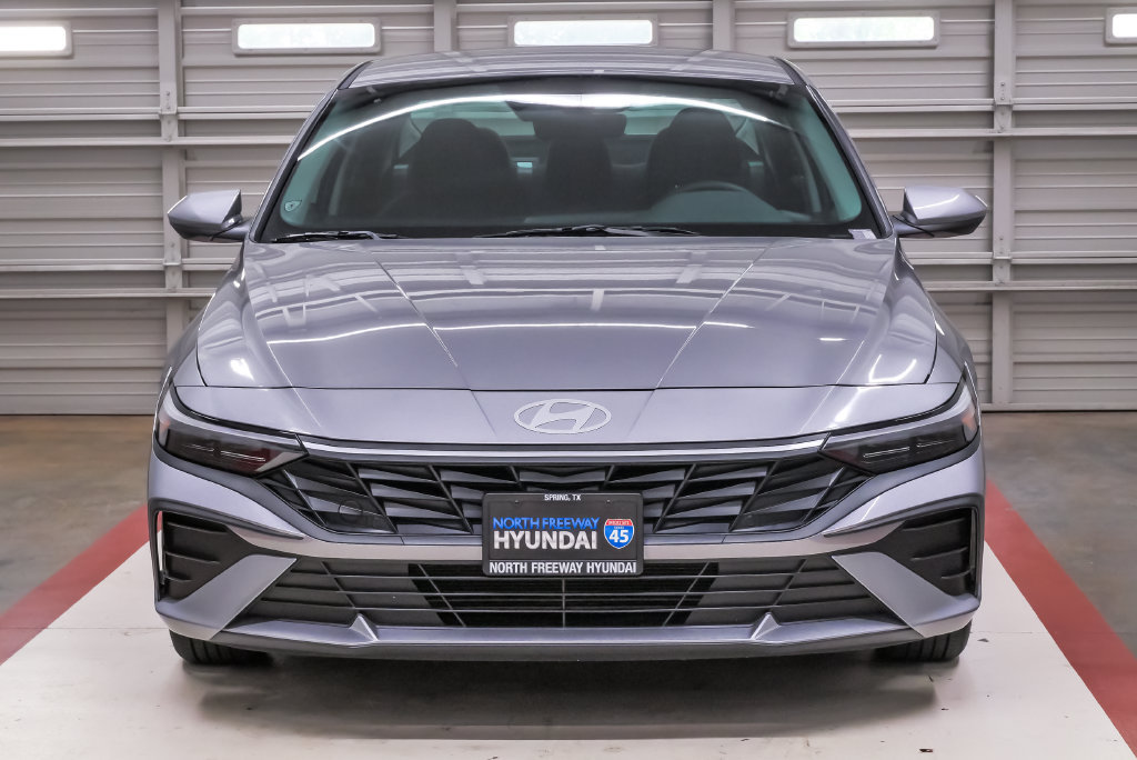 Certified 2026 Hyundai Elantra SE FWD image 4