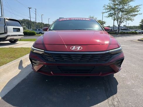 Certified 2025 Hyundai Elantra SE FWD image 2