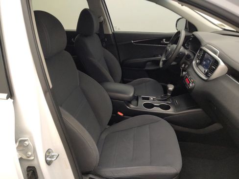 Used 2019 Kia Sorento FWD V6 image 21
