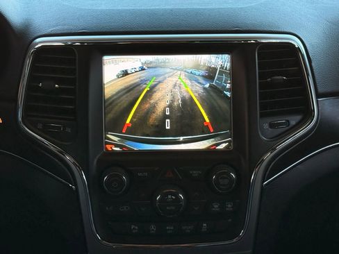 Used 2018 Jeep Grand Cherokee Limited image 27