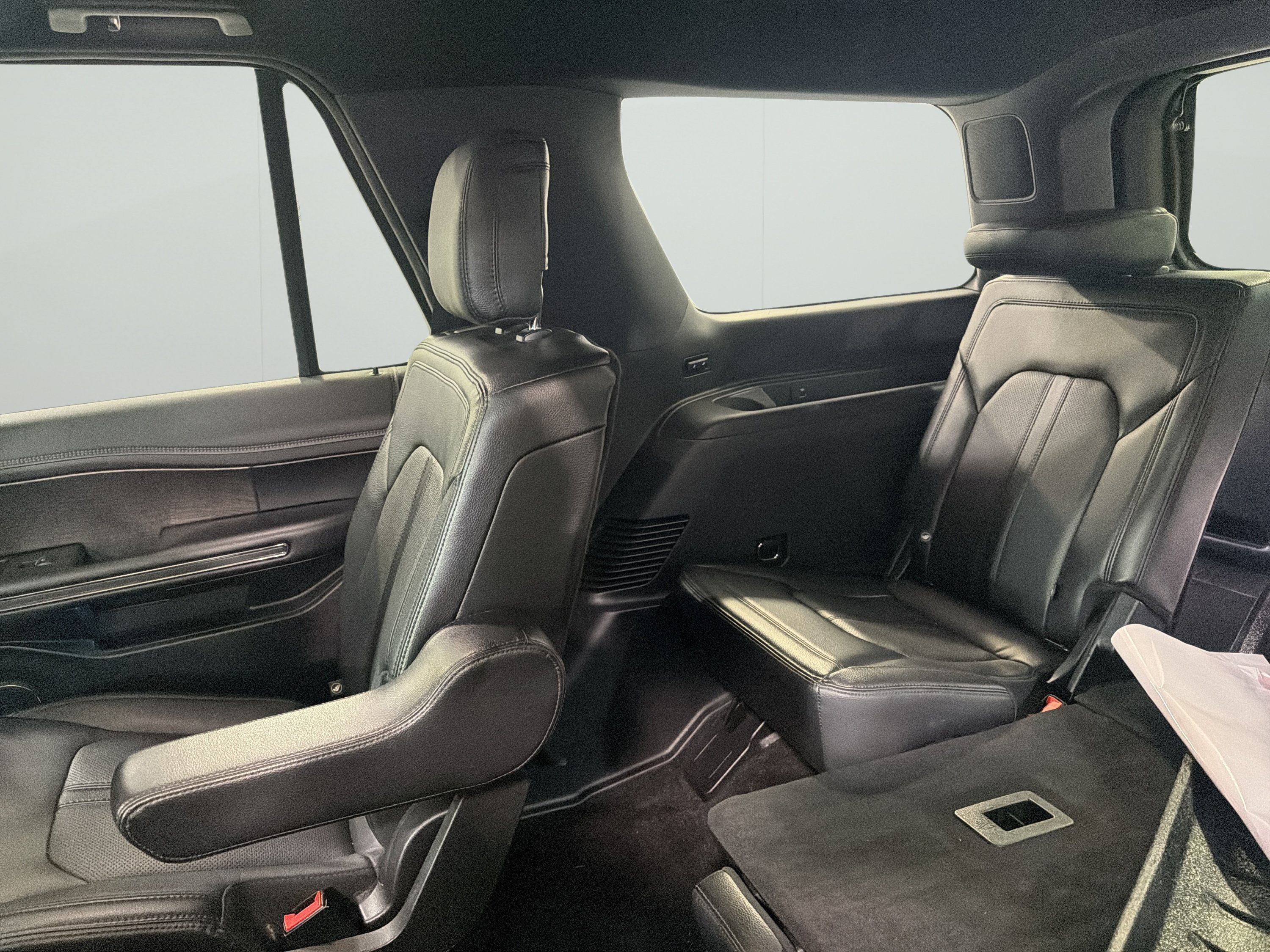 Used 2019 Ford Expedition Limited w/ Equipment Group 302A RWD image 11
