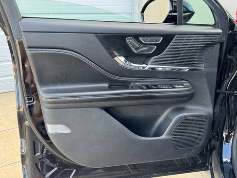 Used 2022 Lincoln Corsair AWD w/ Premium Package image 18