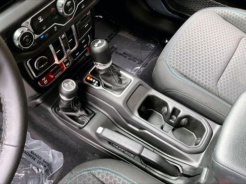 Used 2025 Jeep Wrangler Unlimited Rubicon 4xe image 16