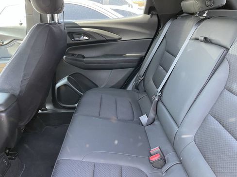 Used 2021 Chevrolet TrailBlazer RS w/ Technology Package FWD image 9