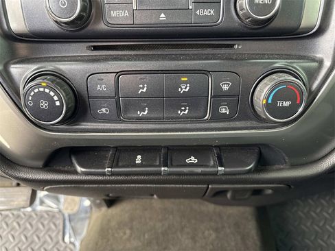 Used 2018 Chevrolet Silverado 1500 LT image 19