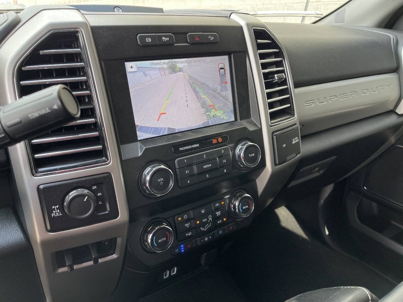 Used 2019 Ford F250 Lariat w/ Lariat Value Package AWD/4WD image 11