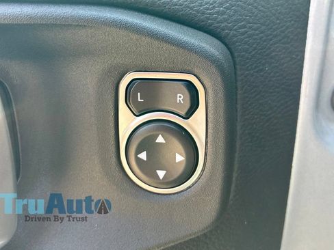 Used 2023 Jeep Wrangler Unlimited Sahara w/ Cold Weather Group AWD/4WD image 22