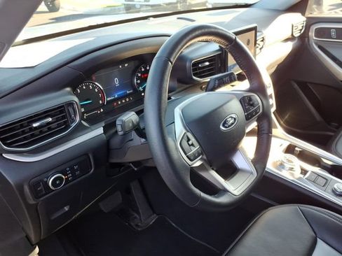 Used 2024 Ford Explorer XLT w/ Equipment Group 202A AWD/4WD image 18