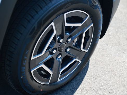 New 2026 Jeep Cherokee Laredo image 9