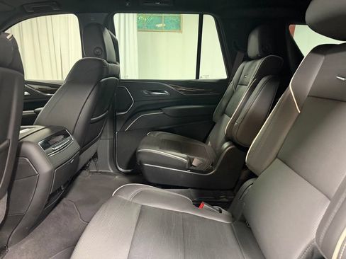 Used 2024 Cadillac Escalade Premium Luxury AWD/4WD image 24