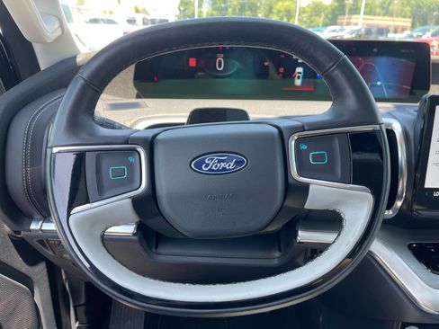 Used 2025 Ford Expedition Max Platinum w/ Driver's Package AWD/4WD image 28