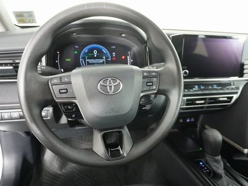 Used 2025 Toyota Camry LE image 23