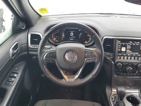 Used 2018 Jeep Grand Cherokee Laredo image 26