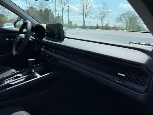 Used 2025 Honda Accord SE image 33