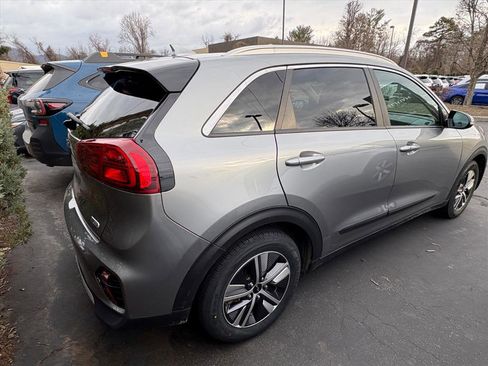 Used 2022 Kia Niro EX image 4