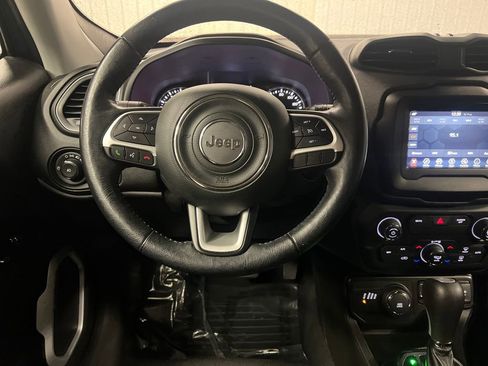 Used 2020 Jeep Renegade Latitude w/ Cold Weather Group image 17