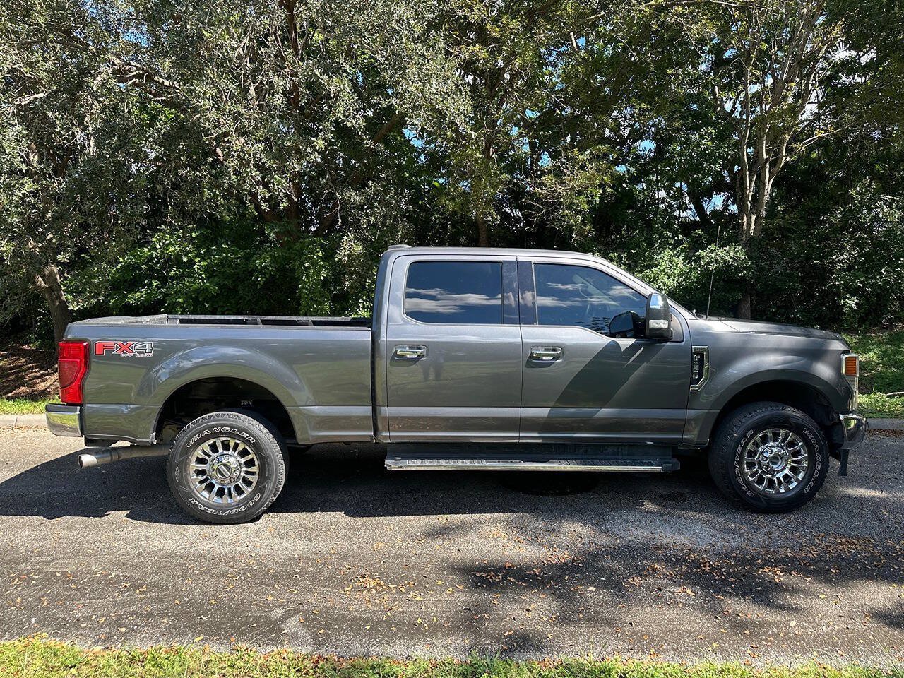 Used 2021 Ford F250 XLT w/ XLT Premium Package AWD/4WD image 3