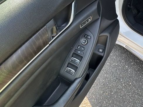 Used 2018 Honda Accord Touring image 11