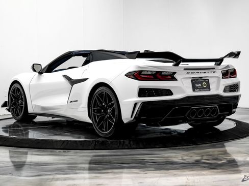 Used 2025 Chevrolet Corvette Z06 w/ Z07 Performance Package RWD image 12