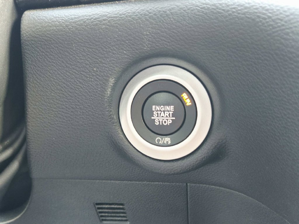 Used 2025 Chrysler Pacifica Select FWD image 30