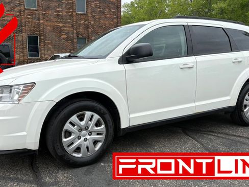 Used 2020 Dodge Journey SE FWD image 1