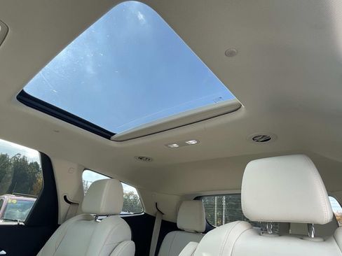 Used 2023 Buick Enclave Essence w/ Experience Buick Package FWD image 15