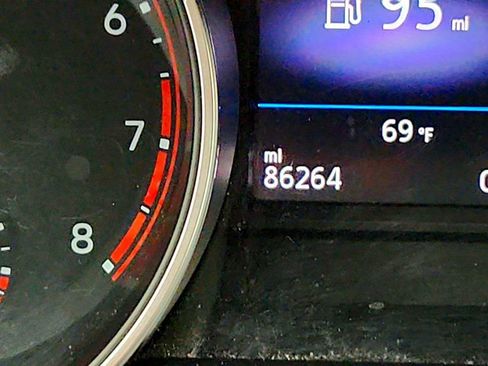 Used 2018 Volkswagen Tiguan SEL FWD image 15