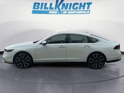 Used 2025 Honda Accord Touring image 2