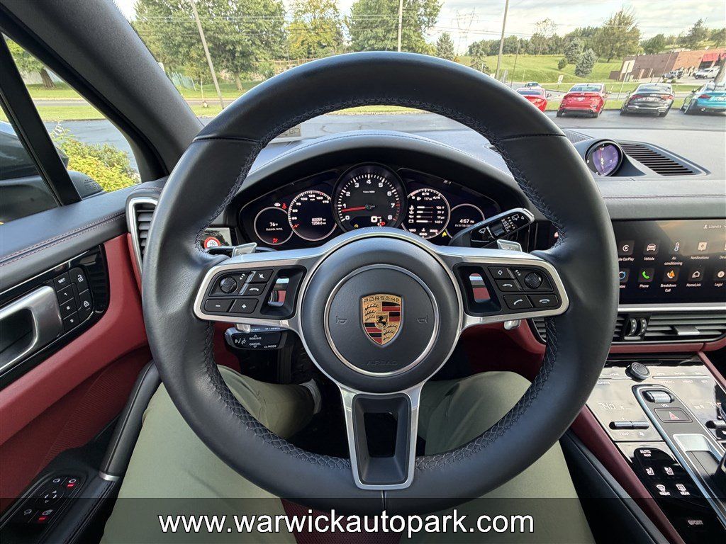 Used 2022 Porsche Cayenne AWD/4WD image 6