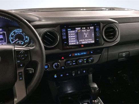 Used 2019 Toyota Tacoma TRD Off-Road image 6