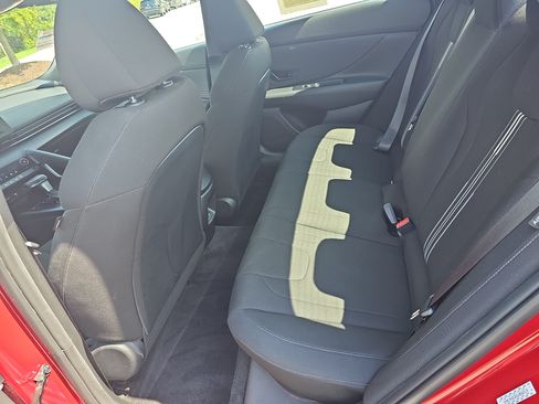Used 2025 Hyundai Elantra Sport FWD image 14