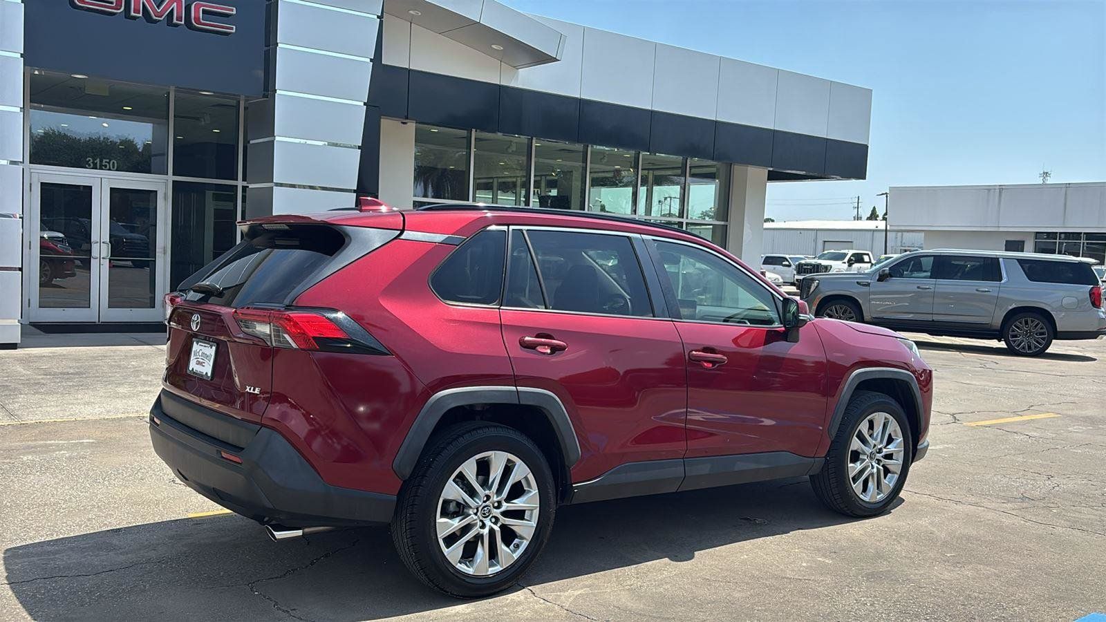 Used 2019 Toyota RAV4 XLE Premium FWD image 7
