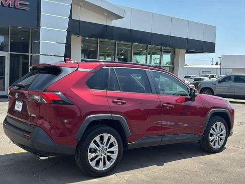 Used 2019 Toyota RAV4 XLE Premium FWD image 7
