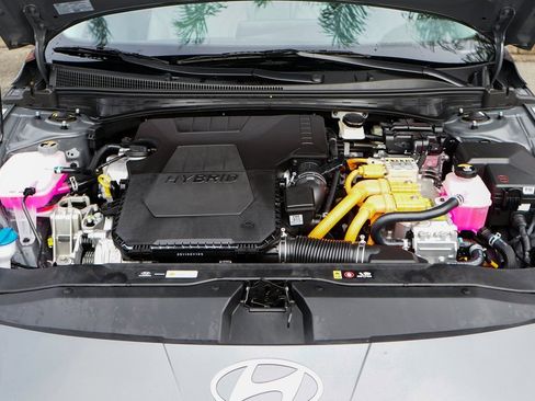 Used 2025 Hyundai Elantra Limited image 10