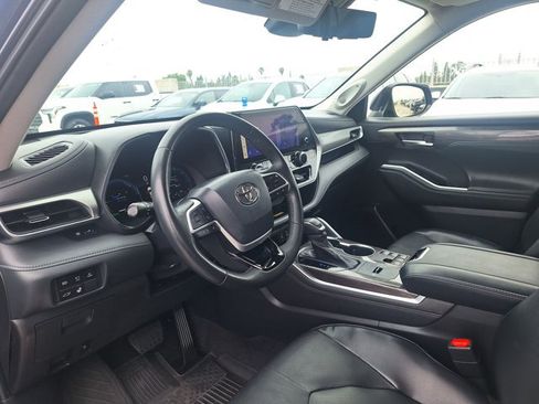 Used 2023 Toyota Highlander Platinum AWD/4WD image 9