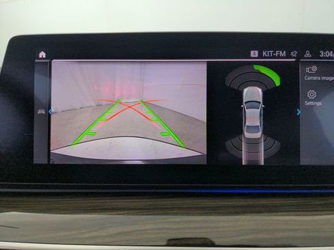 Used 2020 BMW 530e xDrive w/ Convenience Package image 21